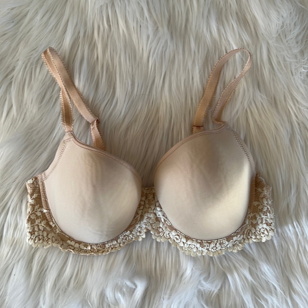 Wacoal 34B lace trim nude bra gently worn
